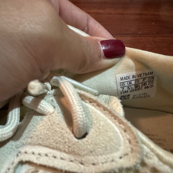 Adidas Ozweego - Picture 4 of 6